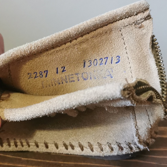 Girls Minnetonka Suede Moccasin Booties - Picture 5 of 6